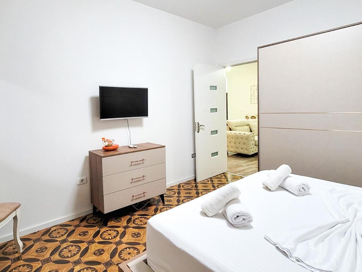 One-Bedroom Gem By The Square Tirana Zewnętrze zdjęcie